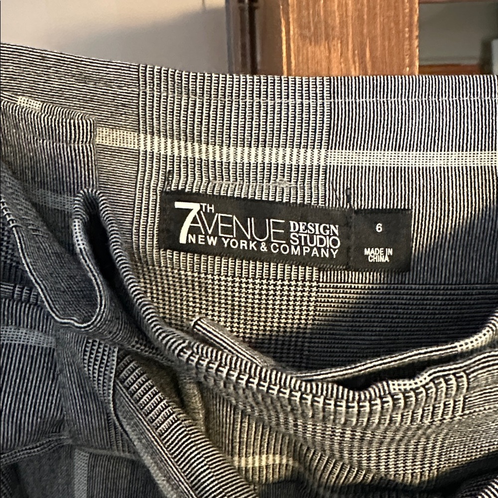 New York & Company Gray Plaid, High Waisted, Wide Legged, Belted Pants - Picture 3 of 6